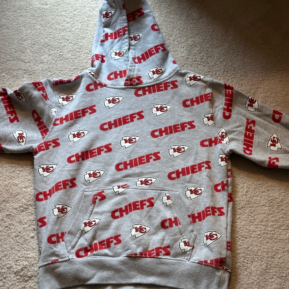 Kansas City Chiefs hoodie sweatshirt with kangaroo pouch size 10-12
